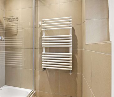 A generously proportioned mews house providing versatile living space. - Photo 5