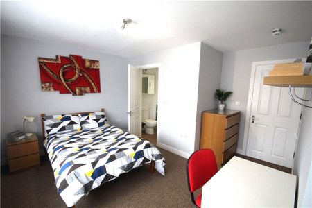 1 bedroom in a house share to rent - Photo 4