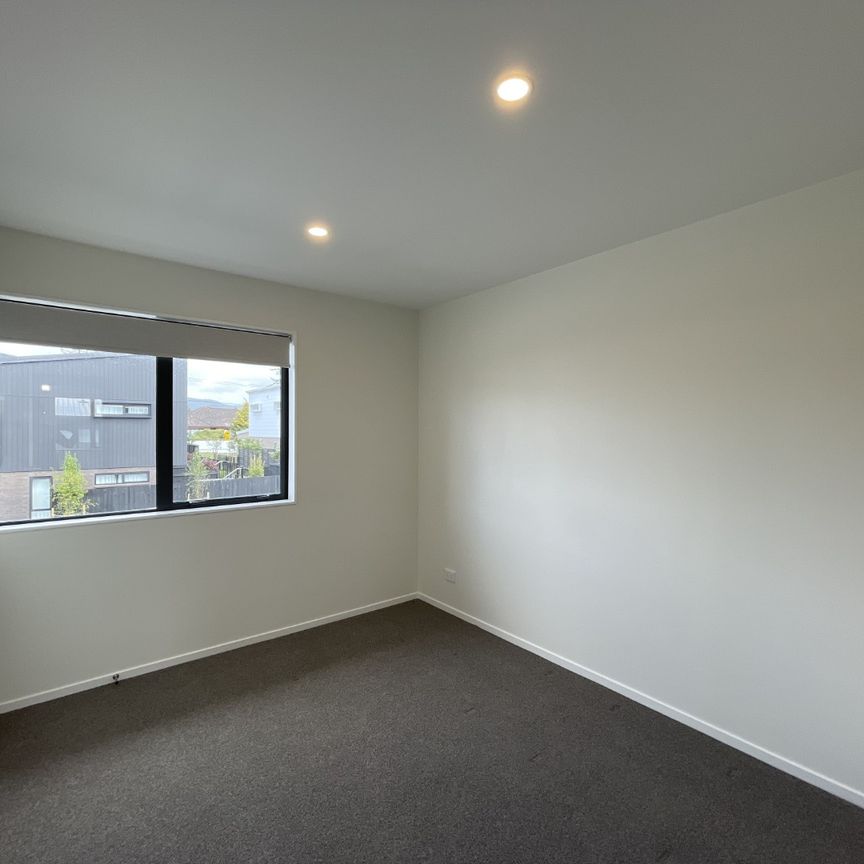 Modern 2 Bedrooms Low Maintenance - Photo 1