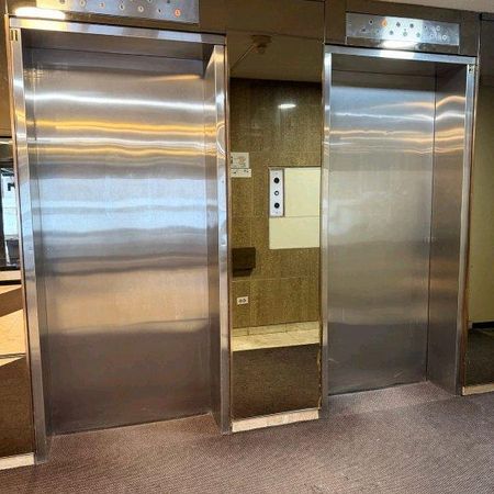 Beau 2 1/2 CENTRE VILLE DE MONTRÉAL LE GOLDEN MILE - Photo 3