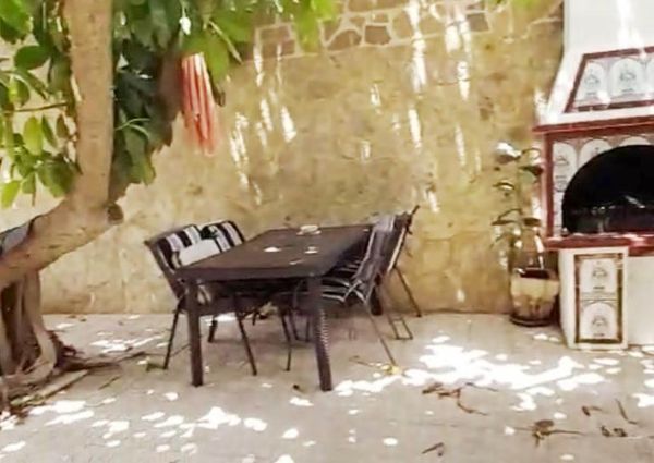 LONG TERM RENTAL. Spacious villa with 6 bedrooms for rent.