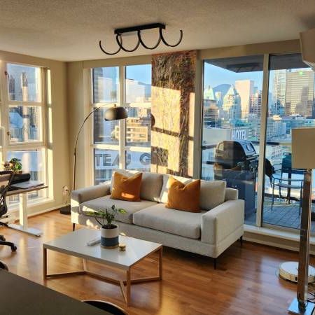 Spacious One Bed in heart of Yaletown with A/C - Photo 1