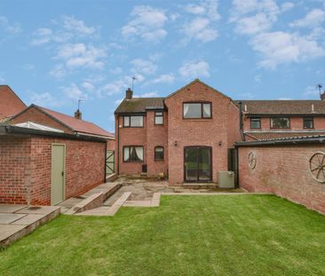 4 bedroom House To Let Total Size: 1566 SQ FT - Photo 4