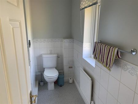 4 bedroom detached house to rent - Photo 5