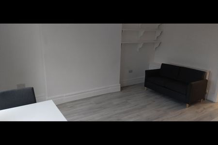 1 Bed Flat, Polygon Road, M8 - Photo 3