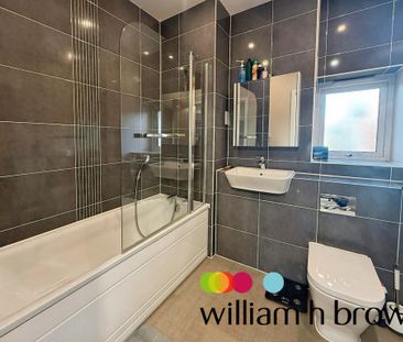 4 bedroom link detached house to rent - Photo 3