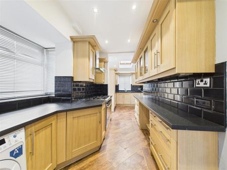 3 bedroom semi-detached house to rent - Photo 4