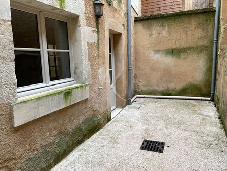 Location Appartement 2 pièces 42m² FONTENAY LE COMTE 85200 - Photo 4