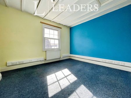 2 bedroom terraced to rent High Street, Kelvedon - Photo 2
