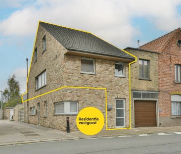 Ruim duplex appartement met tuin en inclusief garage te Eernegem - Foto 1