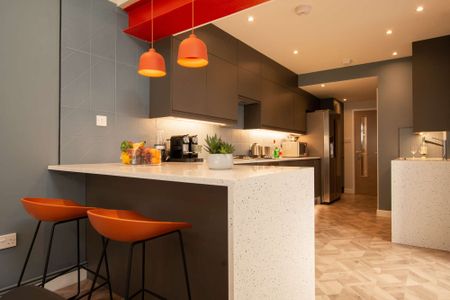 Beautifully renovated house on Coburn Street with top design - Photo 2