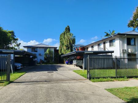 MODERN AND SPACIOUS - Photo 5