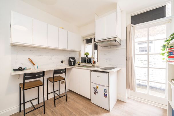 Castletown Road, W14, London - Photo 1