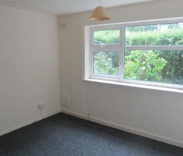 2 bedroom ground floor flat to rent - Photo 4