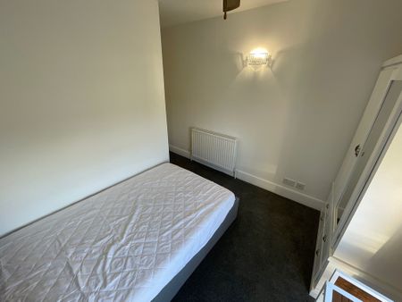 1 bedroom Apartment to let - Photo 5