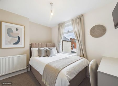 1 bedroom in a house share to rent - Photo 2