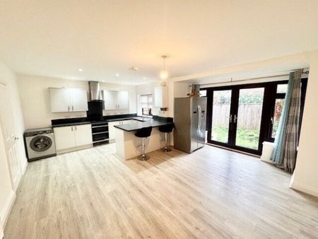 Vicarage Road, Hornchurch, RM12 4AT, Property for rent - Photo 2