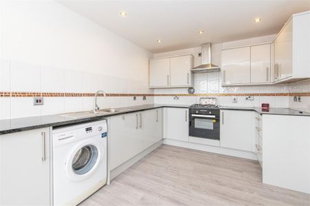 3 bed Apartment To Let - Photo 5