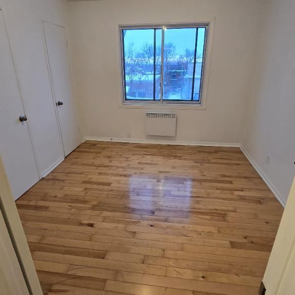 Appartement - Très grand 3 1/2 lumineux - Photo 1