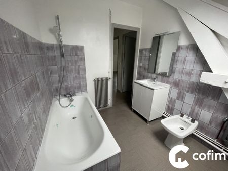 Location Appartement 2 pièces 38m² OLORON STE MARIE 64400 - Photo 2