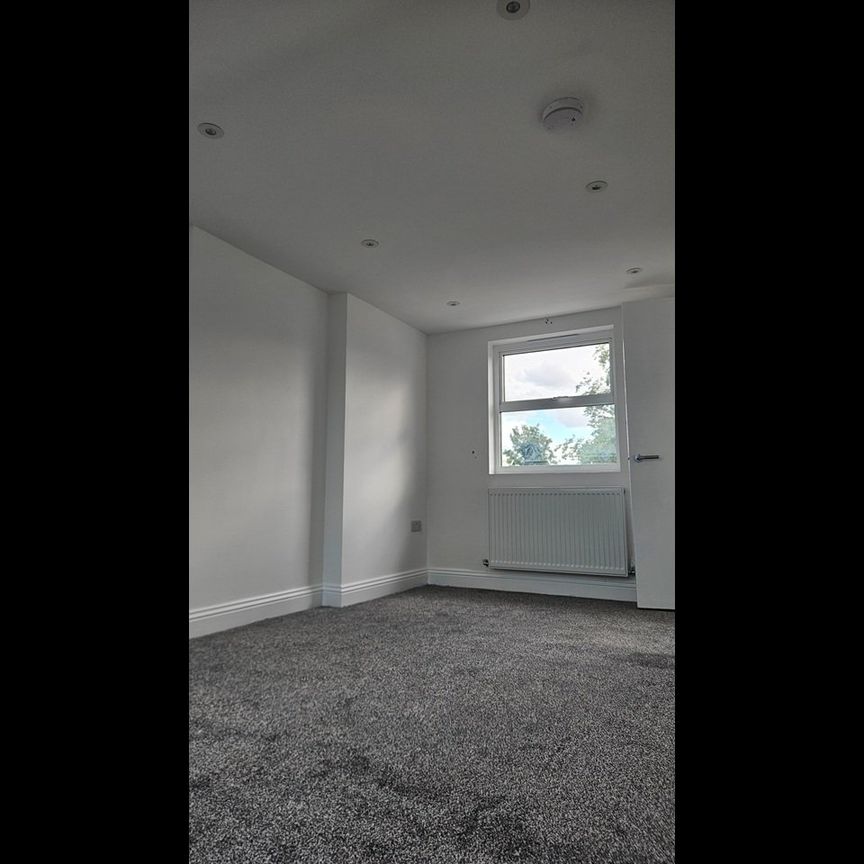 3 Bed Flat, Mabley Street, E9 - Photo 1