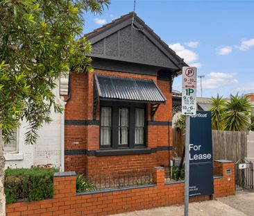 Renovated Victorian House in the Leafy Part of Windsor - Photo 6