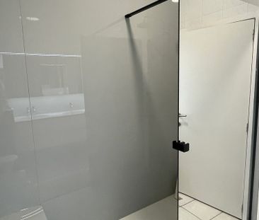 Gerenoveerd, instapklaar gelijkvloers appartement met 2 slaapkamers... - Photo 5