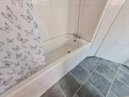 Whitehall Street, Wakefield - Photo 2