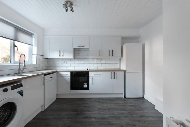 3 bedroom terraced house to rent - Photo 1