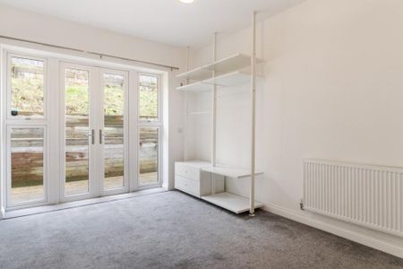 4 bedroom end of terrace house to rent - Photo 3