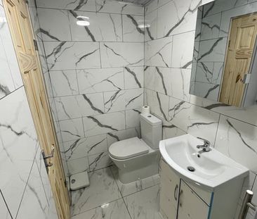 Studio Flat, Delacourt Road, M14 - Photo 5