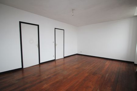 Location Appartement 4 pièces 70m² DECIZE 58300 - Photo 2