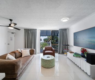 Top-Floor Coastal Apartment with Ocean Views - Photo 3