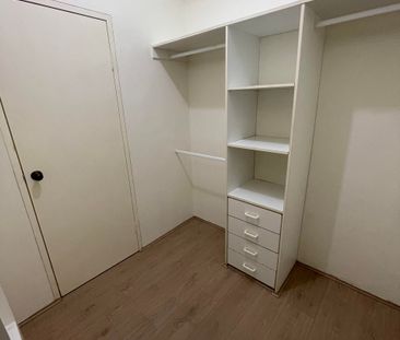 Modern Townhouse in the Heart of Dulwich Hill ! - Photo 4