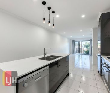 2 BEDROOM UNIT WITH LIFT ACCESS IN EXCELLENT LOCATION - Photo 2