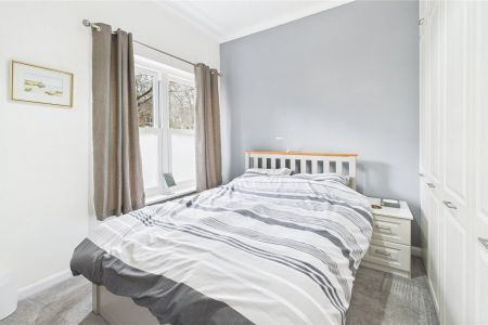 Broomhall Road, Woking - 1 bedroomProperty for lettings - Seymours - Photo 2