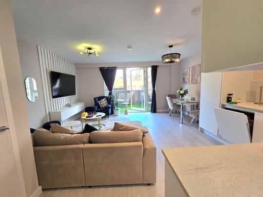 Stunning 2-Bed Duplex with Balcony Hendon Waterside NW9 - Photo 1