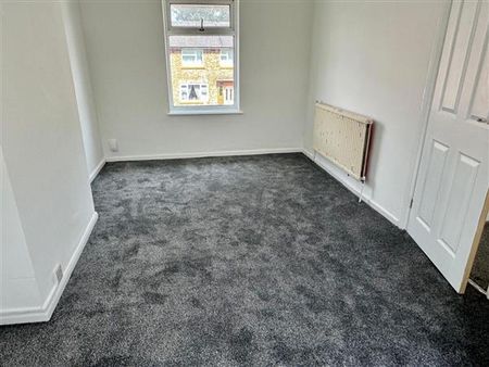 3 Bedroom Semi-Detached House For Rent in Cambrai Crescent, Manchester - Photo 4