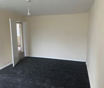 2 bedroom ground floor flat to rent - Photo 3