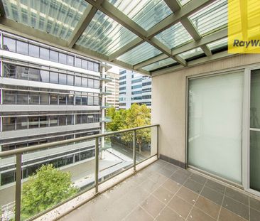 STUNNING ONE BEDROOM APARTMENT IN CBD - MUST SEE - Photo 6
