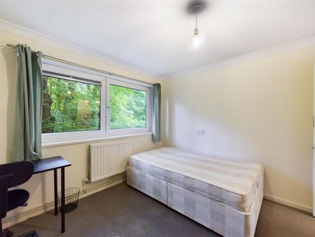 4 bedroom flat to rent - Photo 3