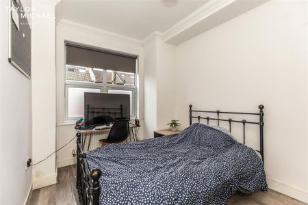 3 bedroom flat to rent - Photo 2