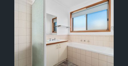 Charming unit in a quiet complex - Photo 4