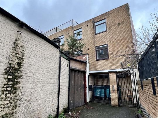 2 bedroom ground floor flat to rent - Photo 1