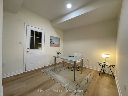 Condo Townhouse For Lease | N9255946 - Photo 1