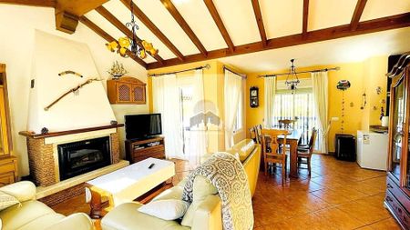 3 bedroom exclusive country house for rent in Estepona, Spain - Photo 2