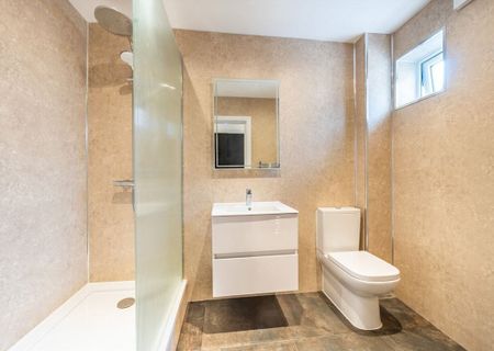 Balham High Road, SW17 7HD, London - Photo 4