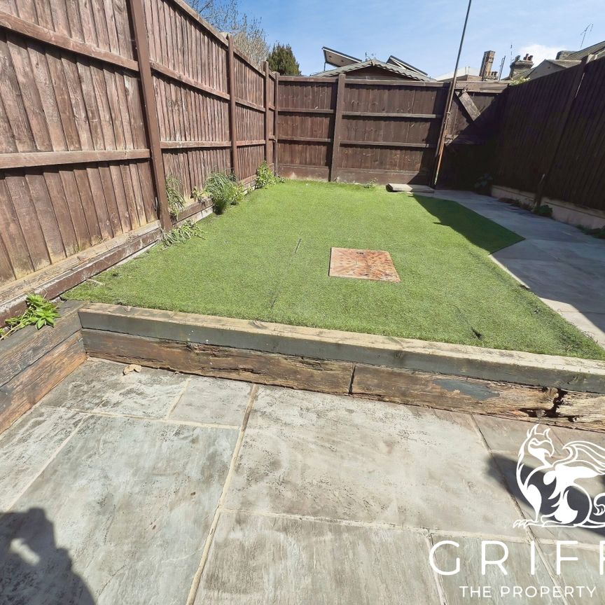 Hogg Lane, Grays, RM17 - Photo 1