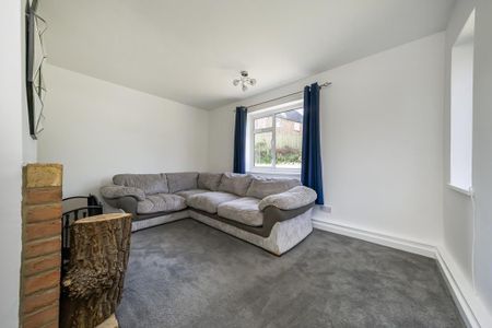 2 bedroom ground floor maisonette to rent - Photo 2