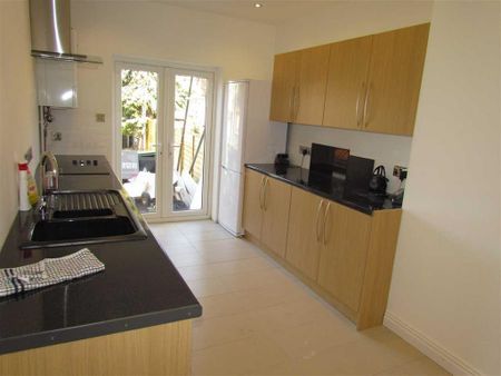 4 bedroom terraced house to rent - Photo 5